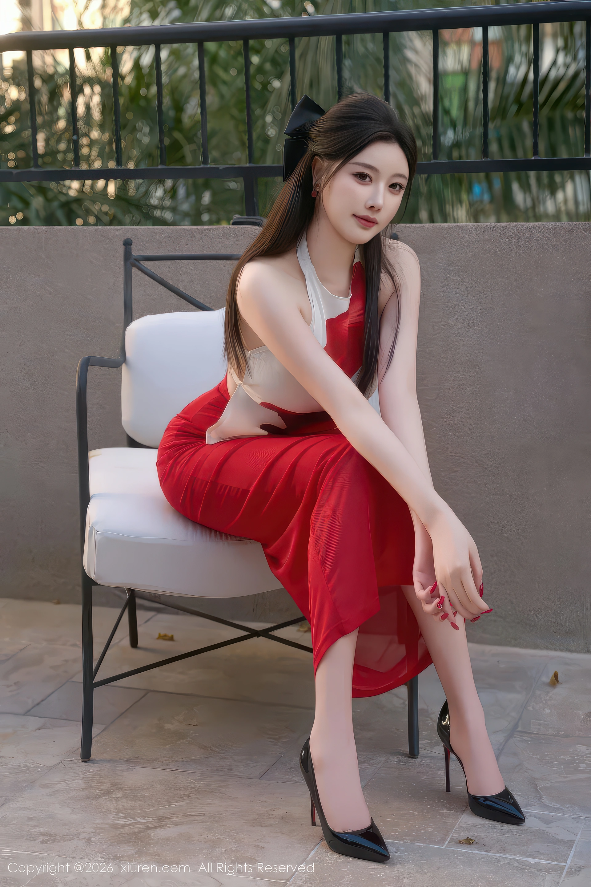 秀人网杨晨晨红裙写真户外全身构图