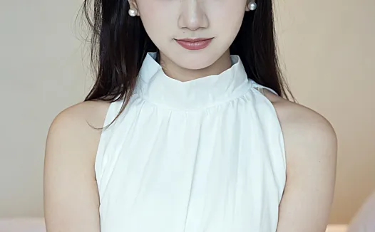 她们印象 No.074 小爱写真:白色长裙与安静卧室光线