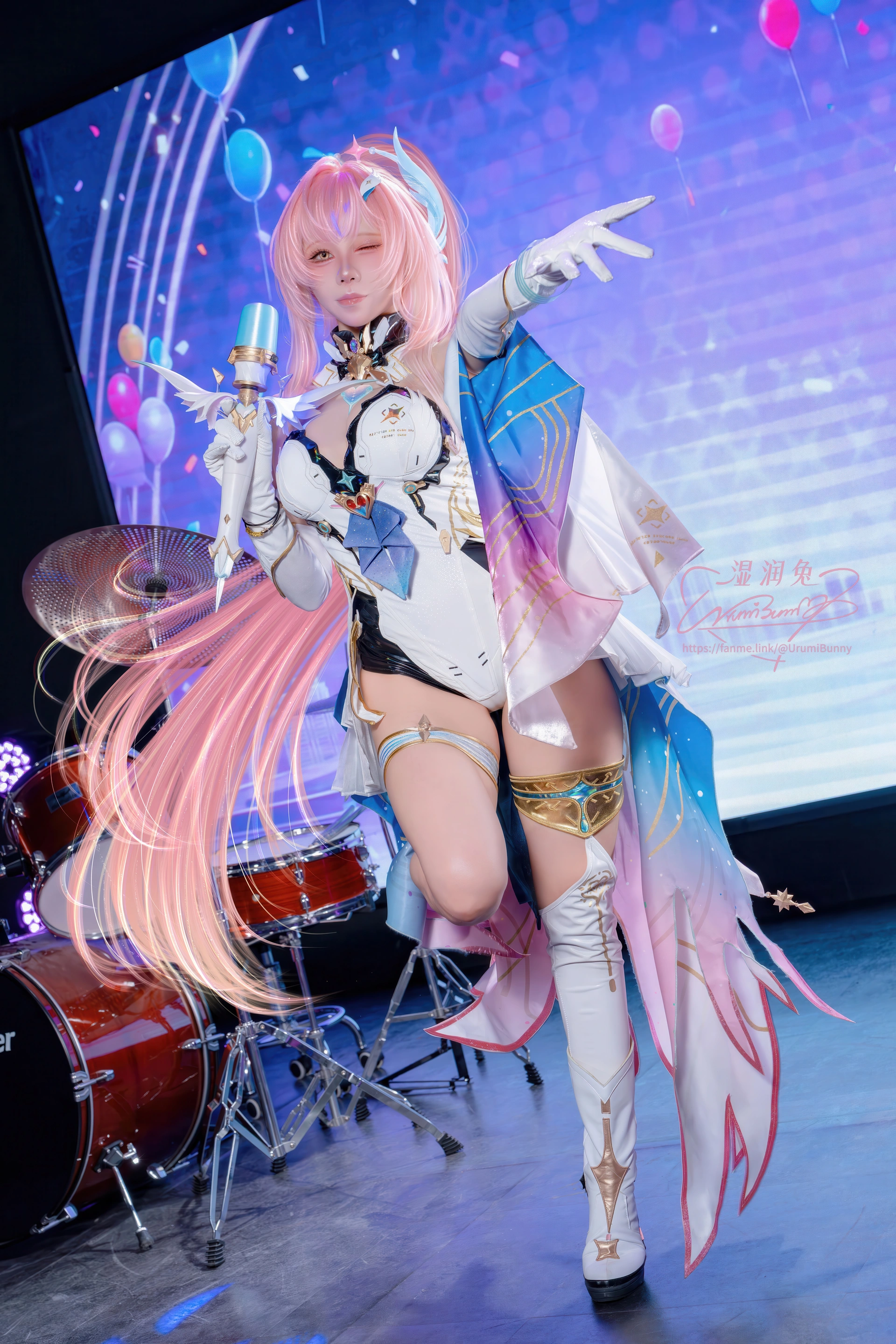 咬一口兔娘鸣潮爱弥斯舞台写真