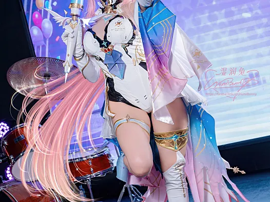 咬一口兔娘《鸣潮·爱弥斯》：粉发舞台装配上鼓组，现场感拉满