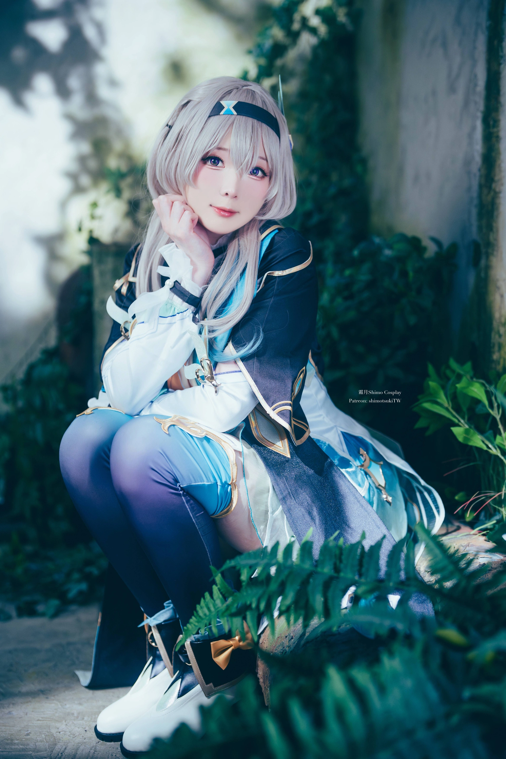 流萤绿植旧墙Cosplay写真