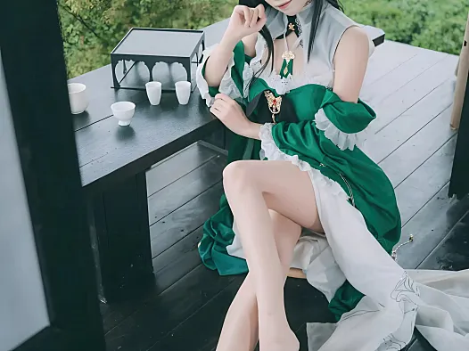 茶园小雨里的逸仙：三無人型碧蓝航线Cos