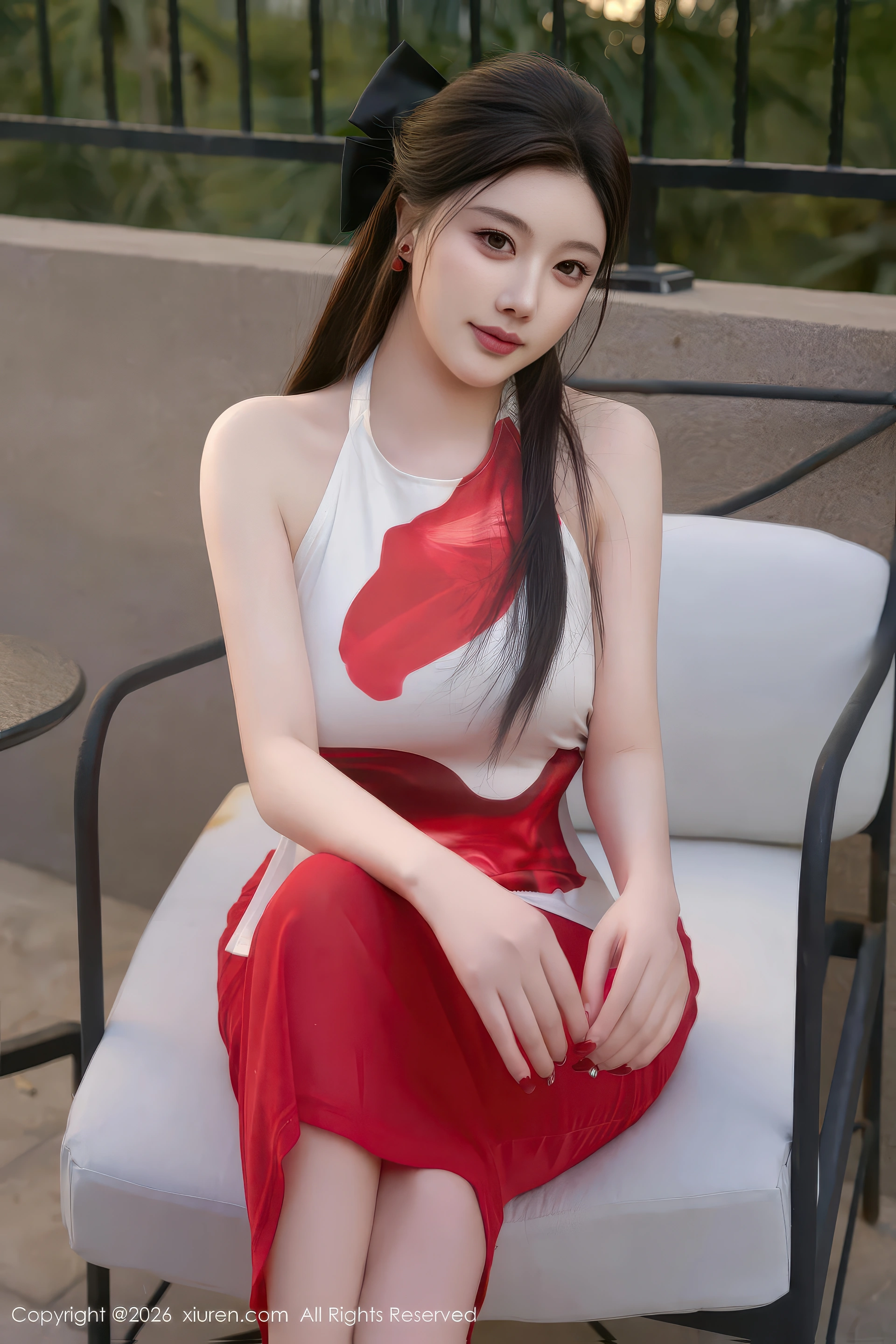 杨晨晨红裙近景写真
