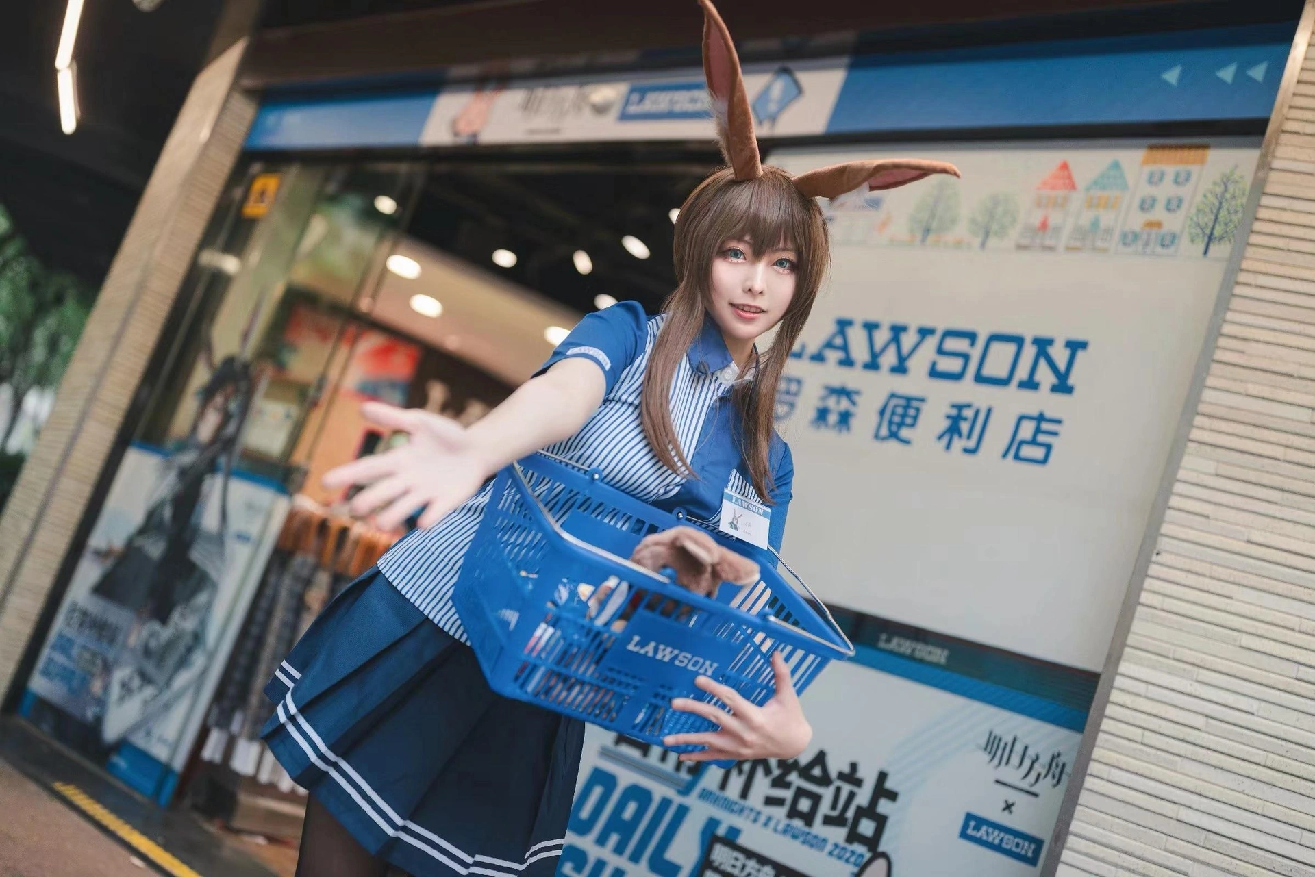 明日方舟阿米娅便利店制服COS