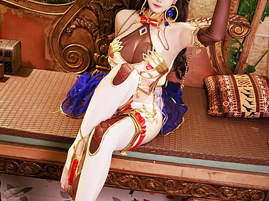 阿雪雪FGO伊什塔尔兔女郎COS:暖色场景里的华丽感