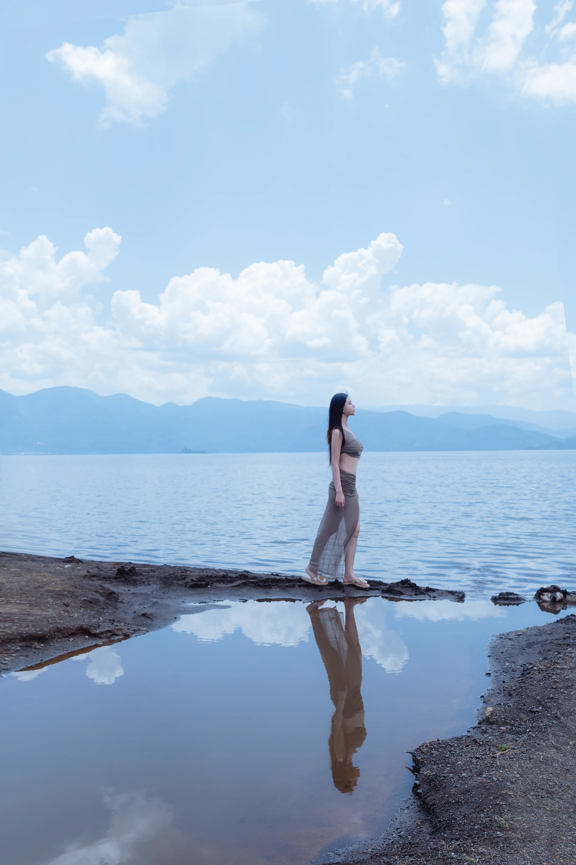 年年Nnian妩湖边写真预览图1