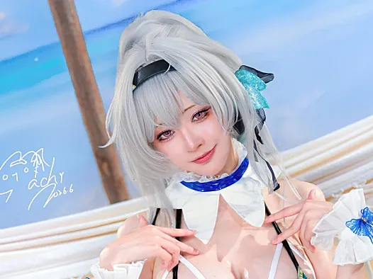 Machi馬吉《Firefly Swimsuit》:蓝色泳装与夏日光线写真