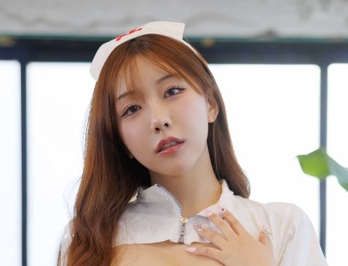 Bimilstory《Transparent Healer》：透明感造型与明亮室内写真