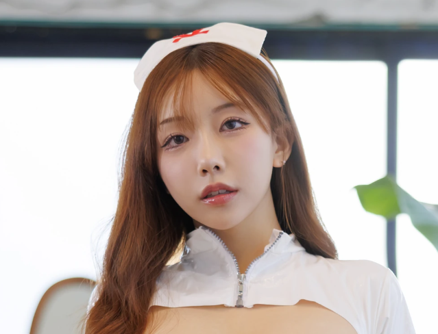 Bimilstory《Transparent Healer》：透明感造型与明亮室内写真