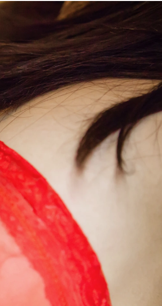 颜女神 NO.008:红色蕾丝与卧室暖光写真