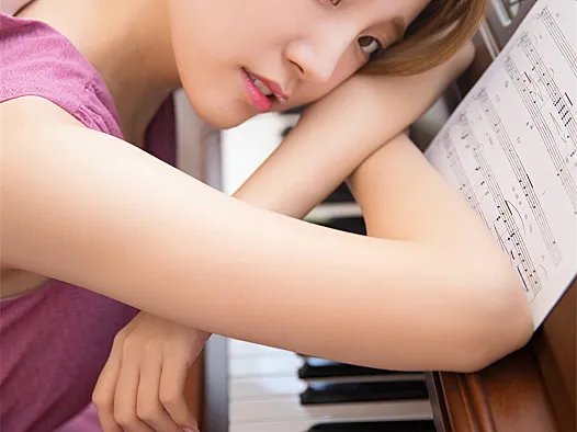雅拉伊《[YALAYI雅拉伊]2024.04.24 NO.1119 紫罗兰》写真预览：紫色连衣裙